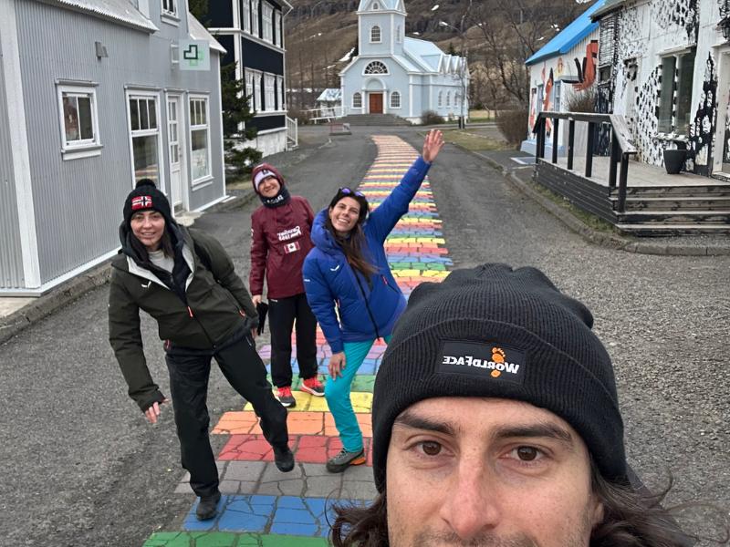 <p><br></p><p><strong>Islanda On The Road</strong></p>